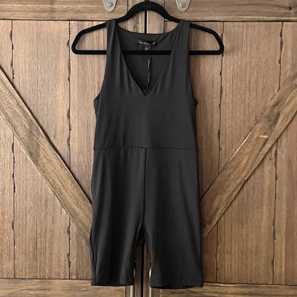 House of Harlow 1960 All Day Contour V-neck Black Shorts Jumpsuit Size Small NWT - Picture 2 of 8